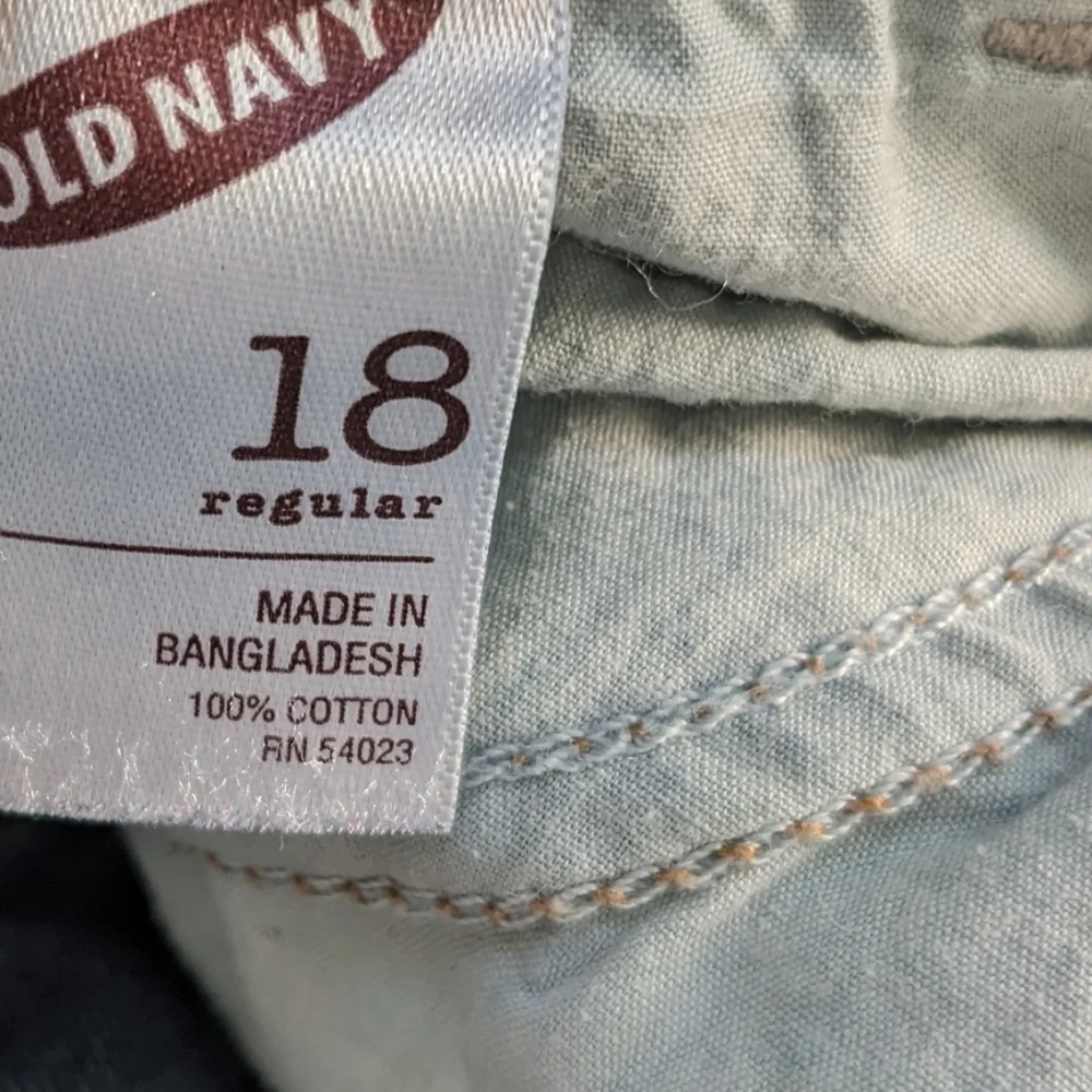 Old Navy The Flirt Distressed Jeans Size 18 Regular - Picture 2 of 6